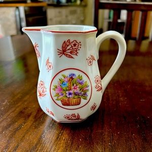 Porcelain creamer